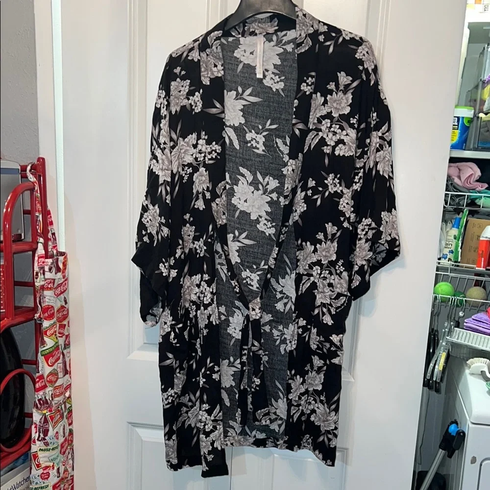 Spiritual Gangster Black and White Floral Kimono - Picture 1 of 7
